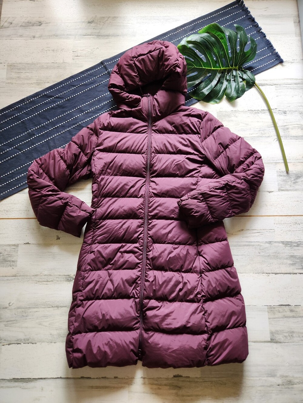 Uniqlo Ultra Light Down Long Hooded Puffer Coat Plum Burgundy Size Medium